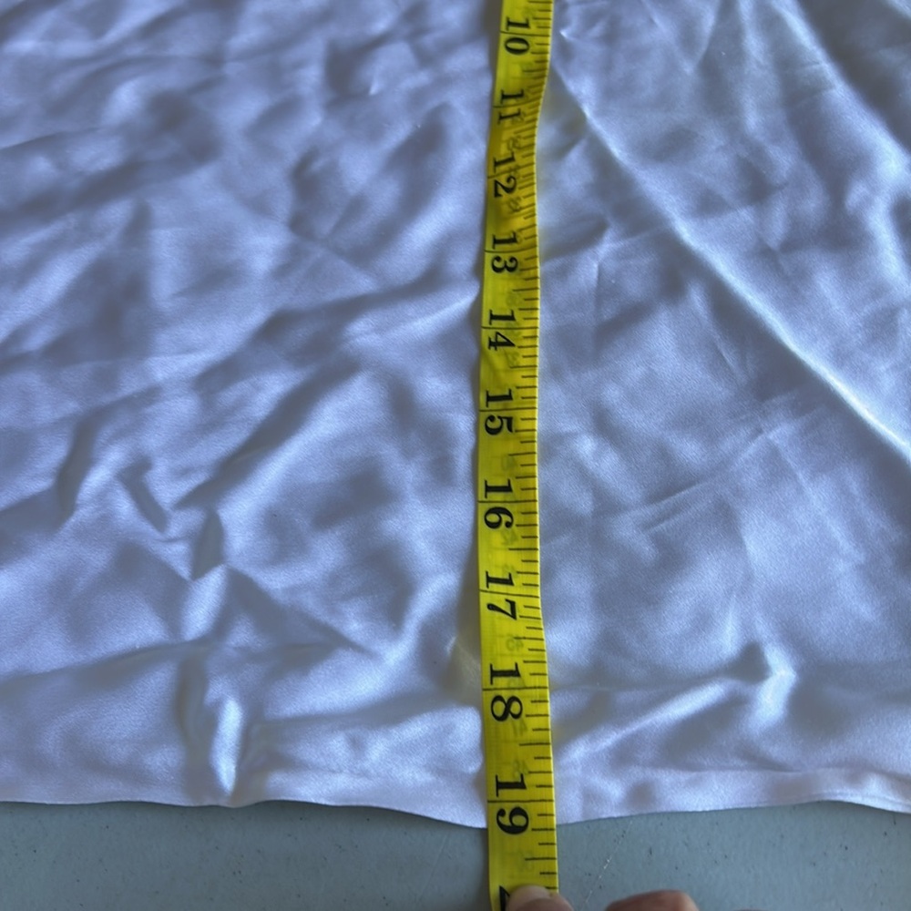 Luxurious White Satin Pillowcase - Picture 4 of 7